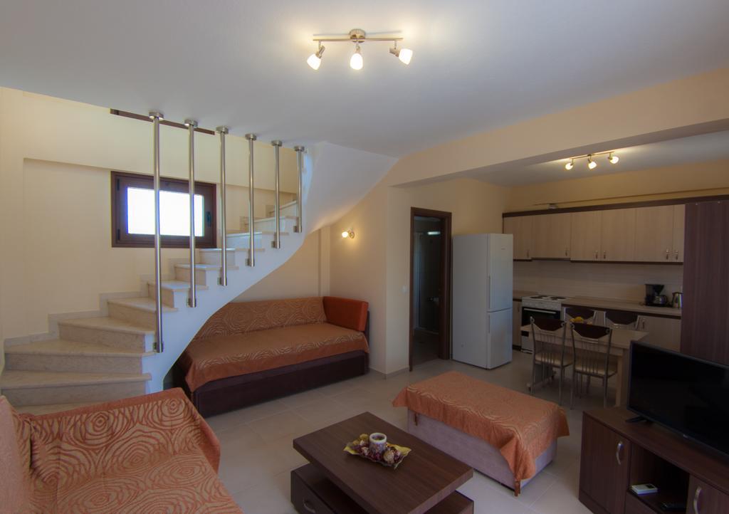 Ianthi Maisonettes 네아 로다 외부 사진